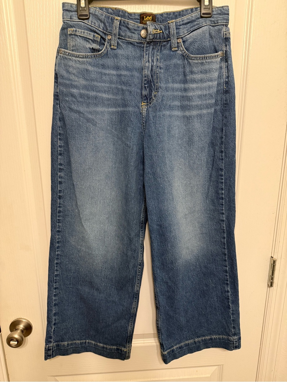Lee High Rise Wide Leg Cropped Jeans Medium Wash Blue Size 8M